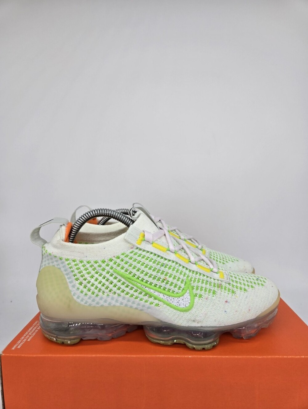 Nike Women's Air VaporMax 2021 Flyknit Feel Love Shoes Size 6 - Picture 3 of 8